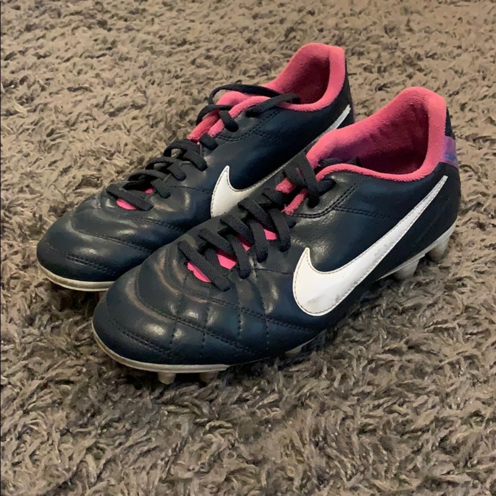 nike women’s soccer cleats
